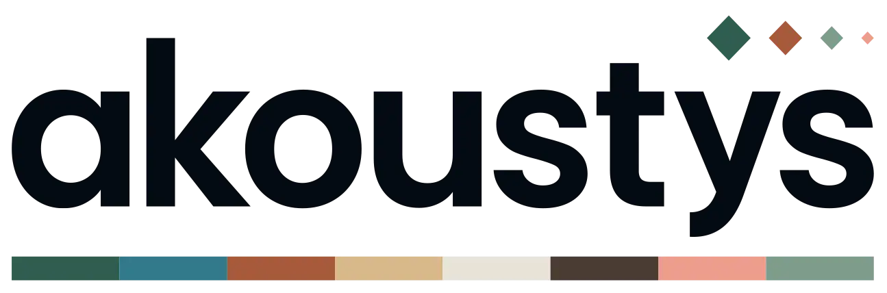 Logo "akoustys" en lettres noires avec des motifs géométriques colorés au-dessus et une bande multicolore en dessous.